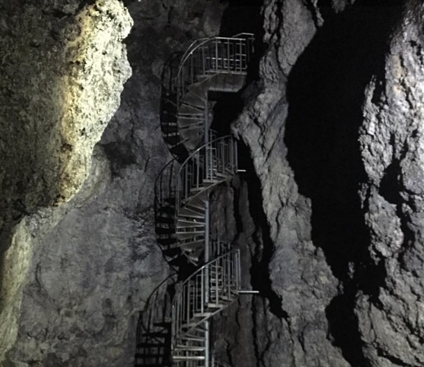 Vatnshellir Cave