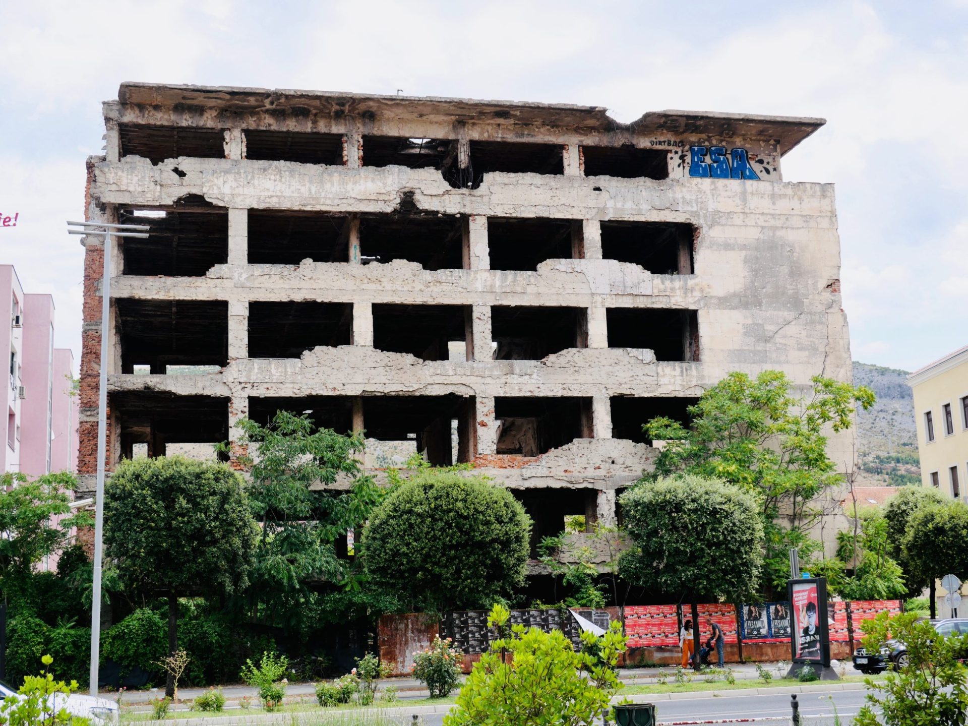 oorlogsschade aan een gebouw in Mostar