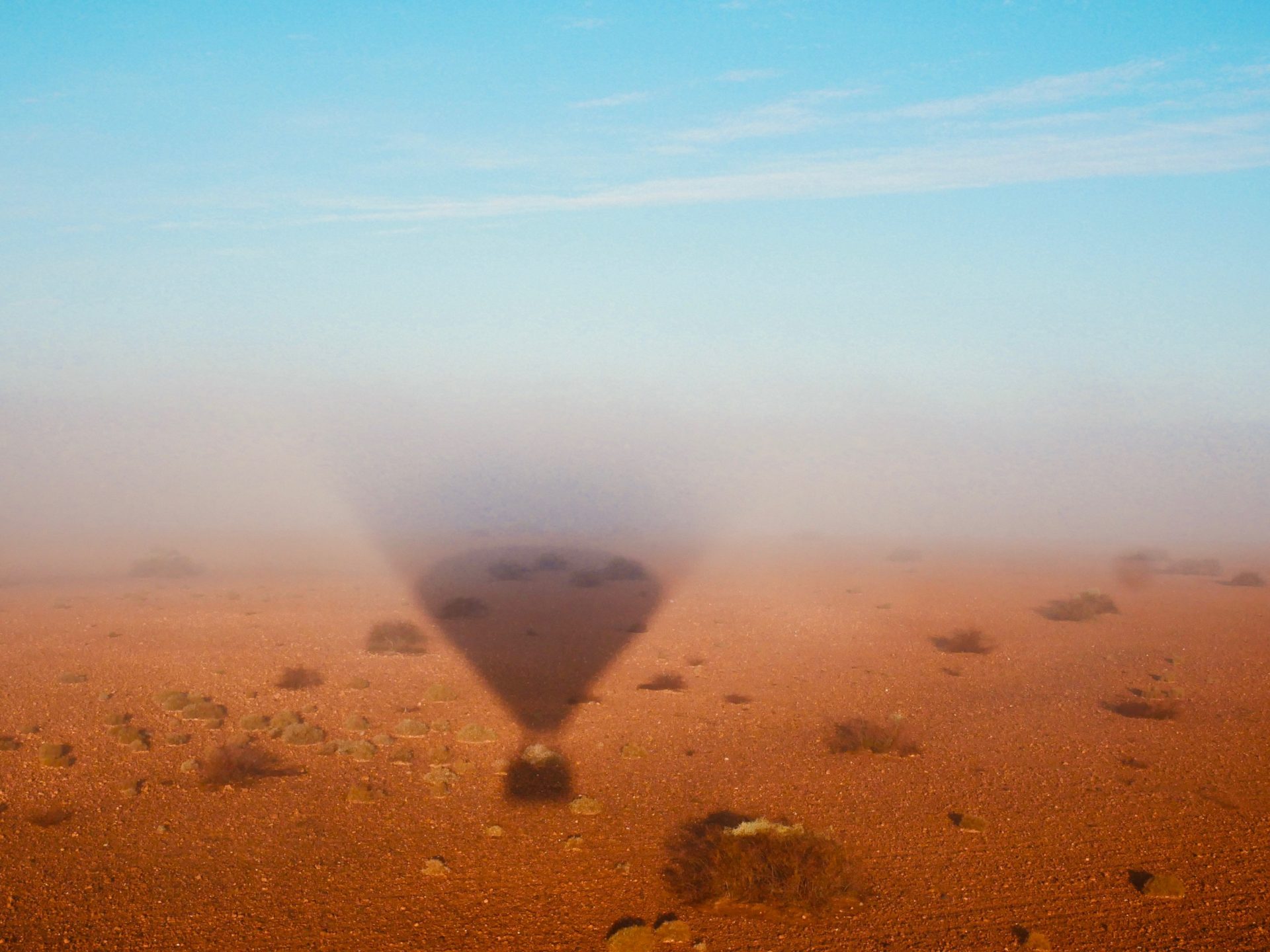 Ballonvaart Marrakech boven het Atlasgebergte Schaduw luchtballon marokko