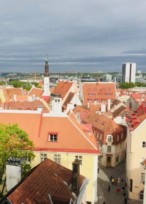 Mooi Tallinn met Middeleeuwse straatjes en trendy binnenstad