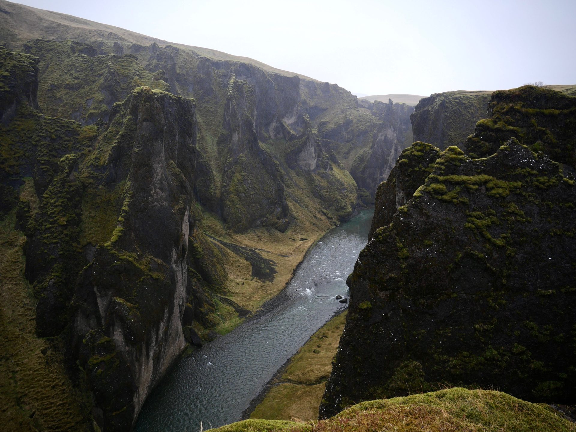 mooie groene kloof in Zuid IJsland