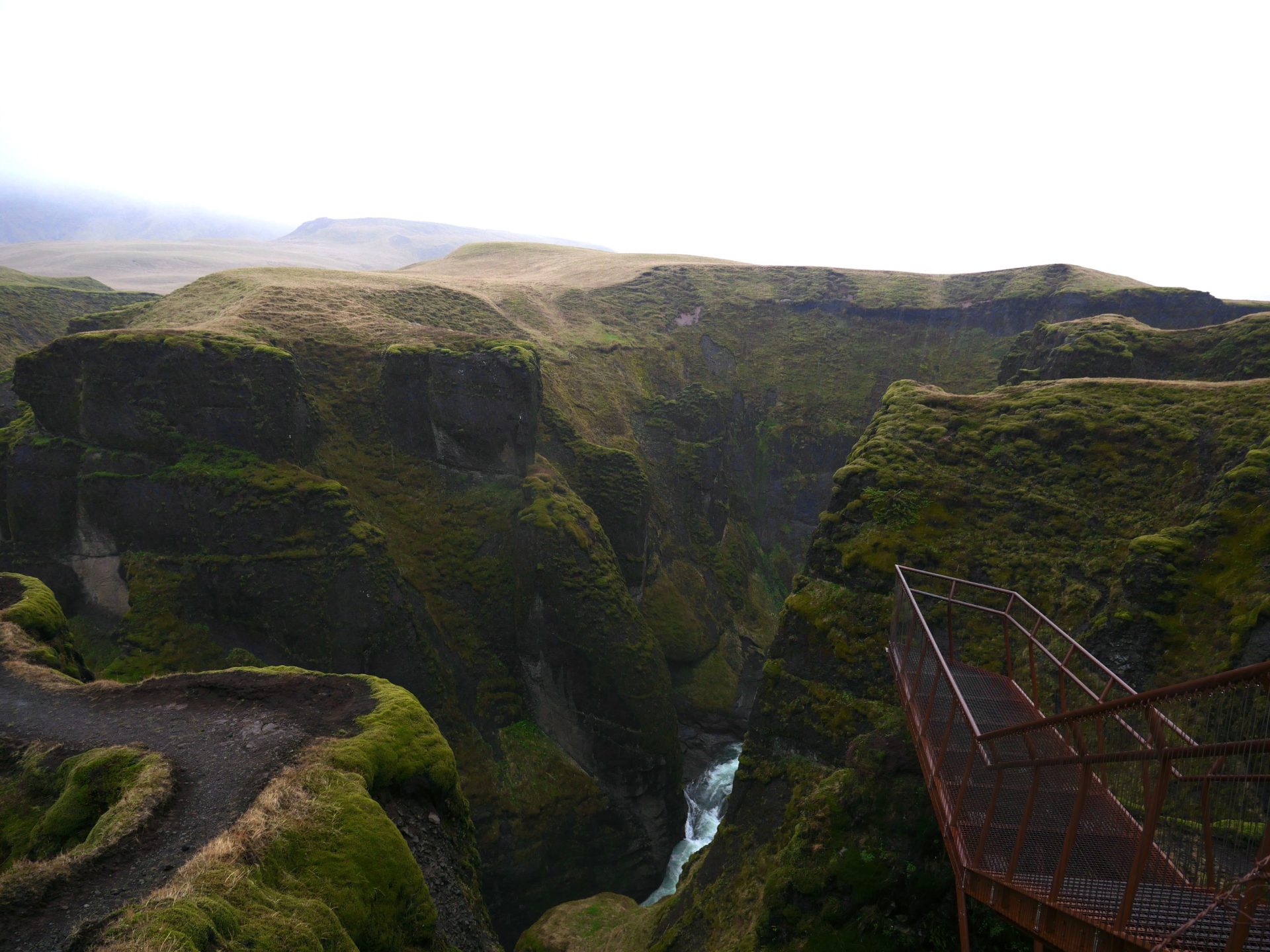 platform Fjaðrárgljúfur kloof