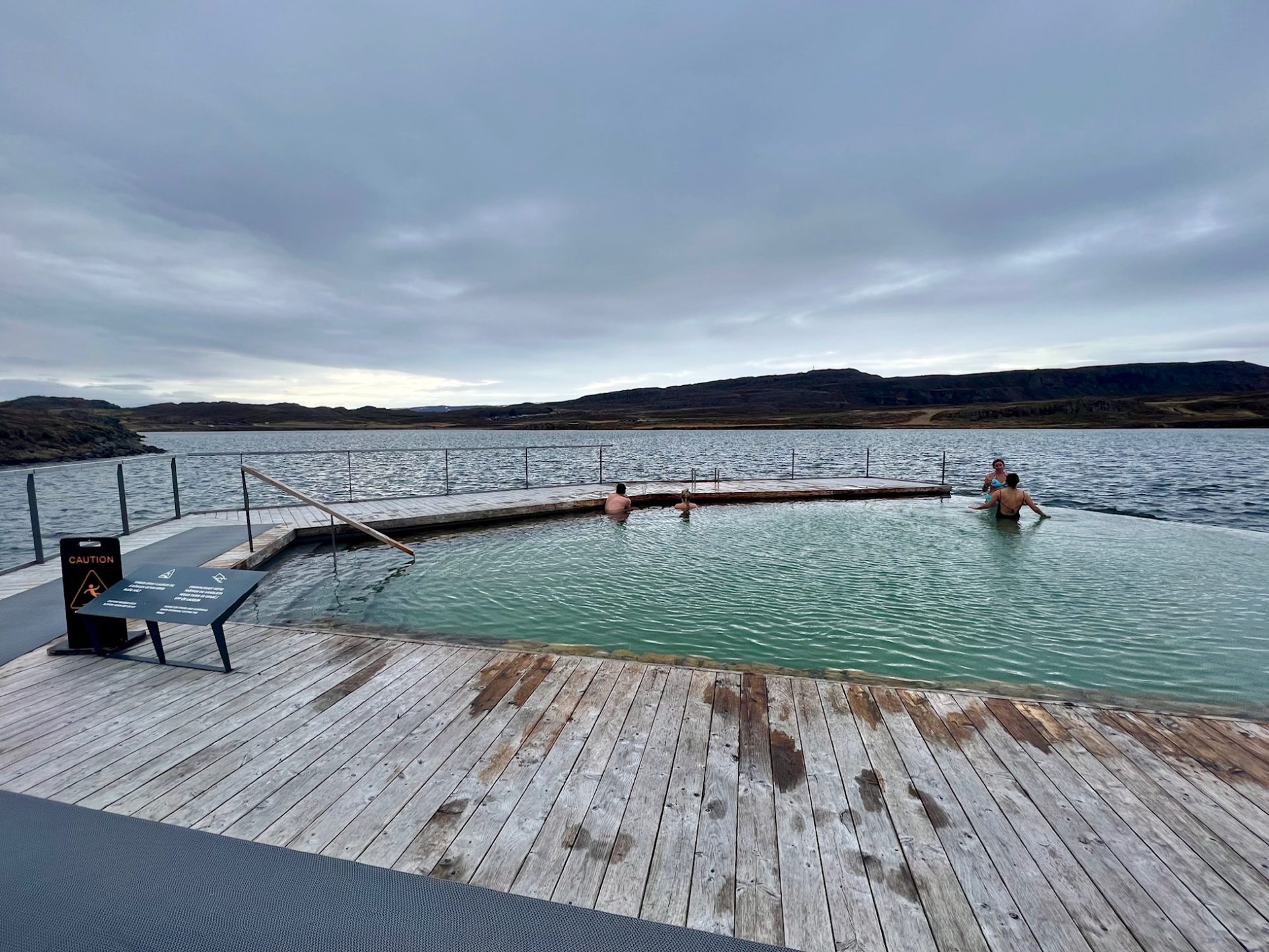 Vök baths noord ijsland