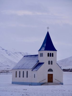 hofsoskirkja blauw dak