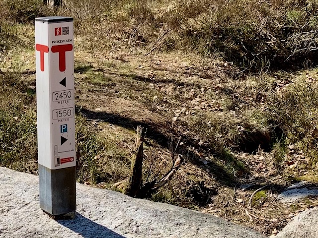 paaltjes met de afstand houden je op de hoogte