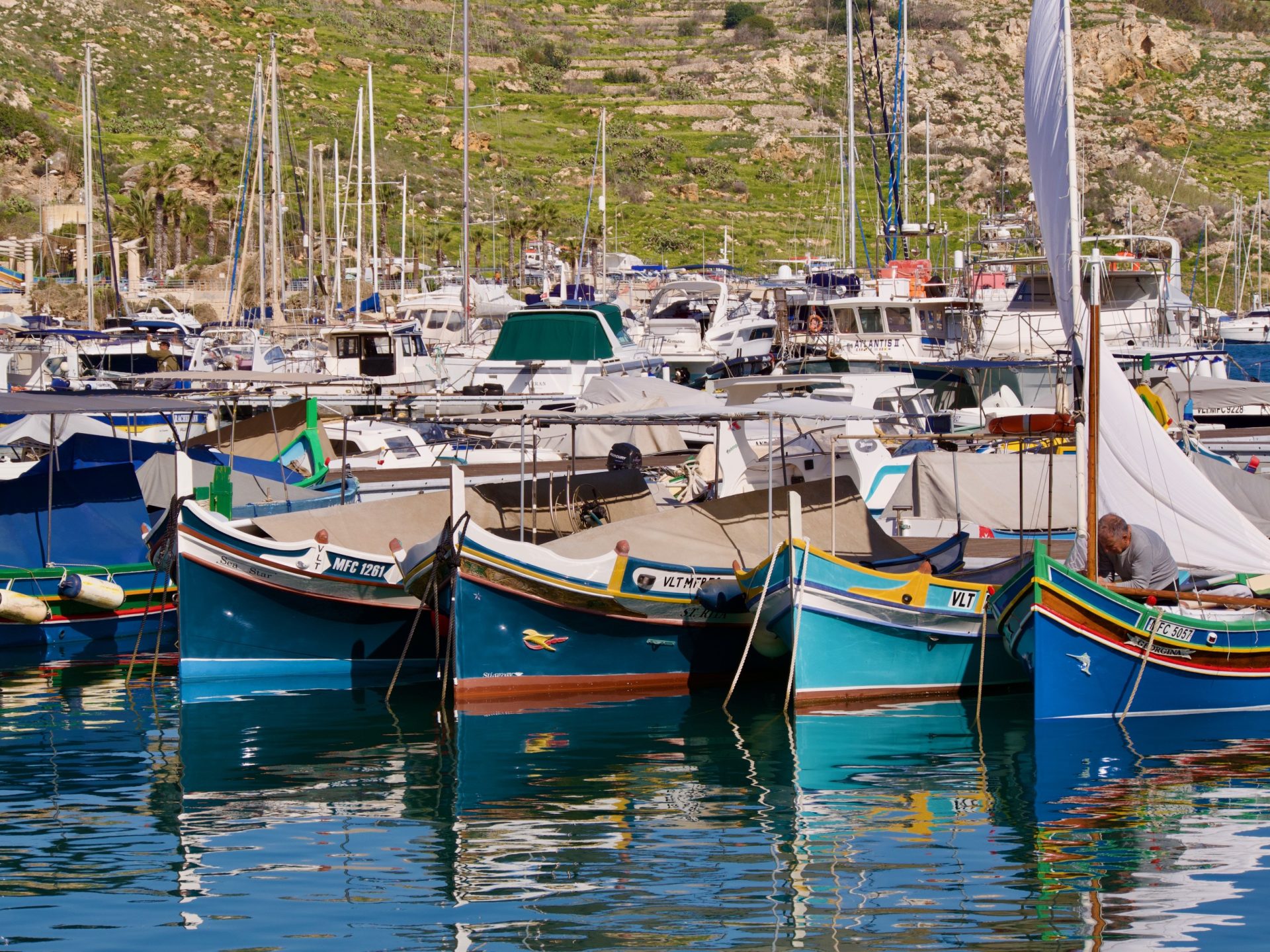 Hoe lang doet de ferry naar Gozo er over om aan te komen in de haven van Mgarr